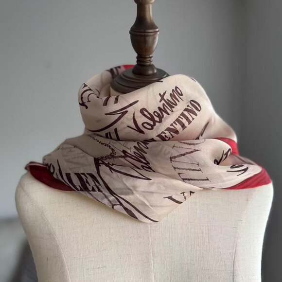 【Brand NEW】Valentino Floral & Logo Print 100% Silk Scarf - Picture 6 of 8